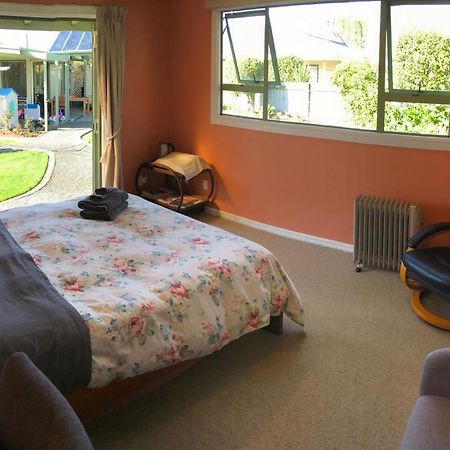 Cosy, Central Greytown Sleepout Экстерьер фото