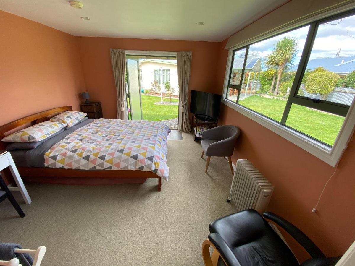 Cosy, Central Greytown Sleepout Экстерьер фото