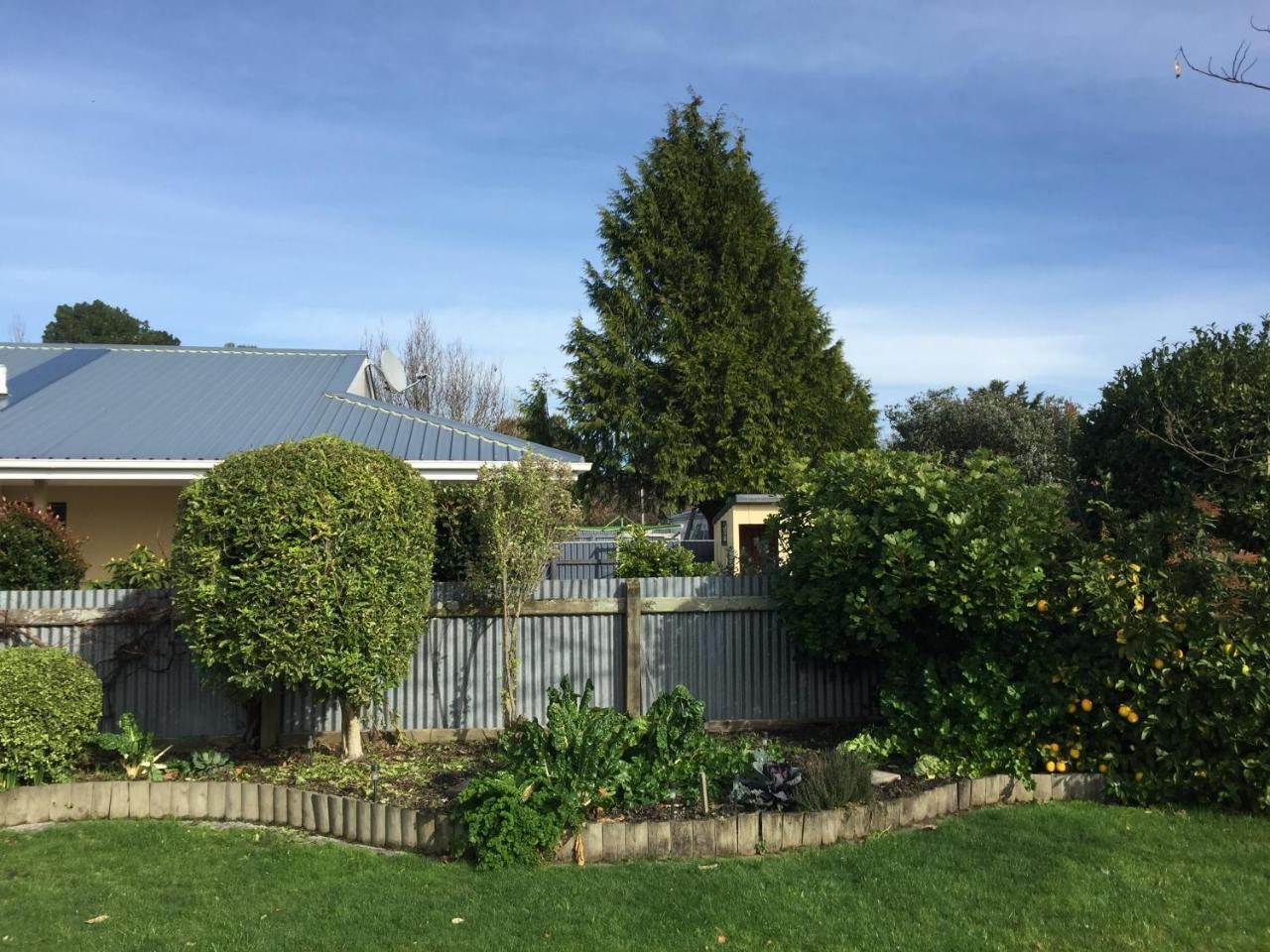 Cosy, Central Greytown Sleepout Экстерьер фото