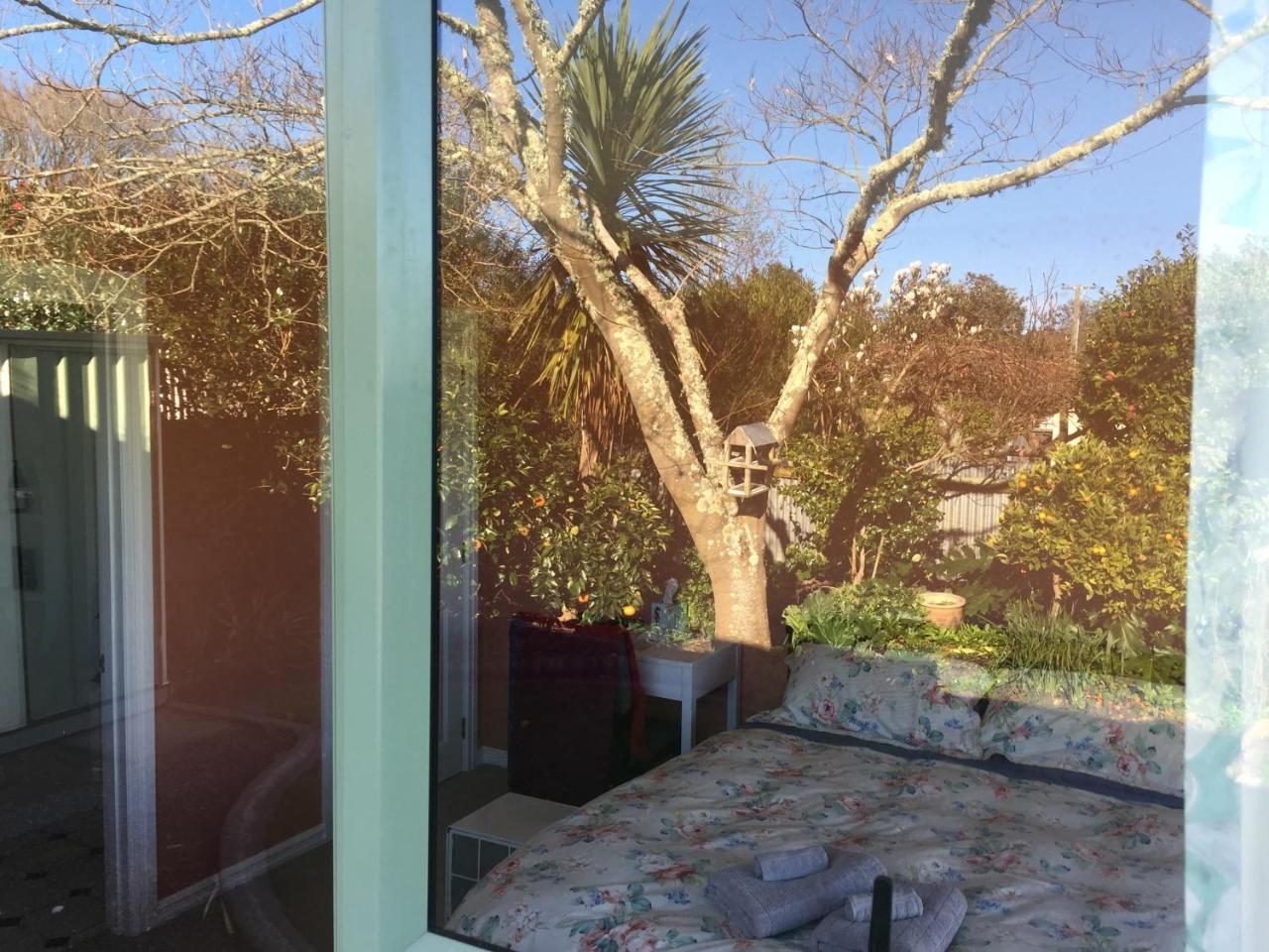 Cosy, Central Greytown Sleepout Экстерьер фото