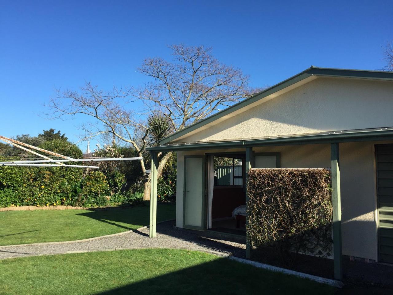 Cosy, Central Greytown Sleepout Экстерьер фото