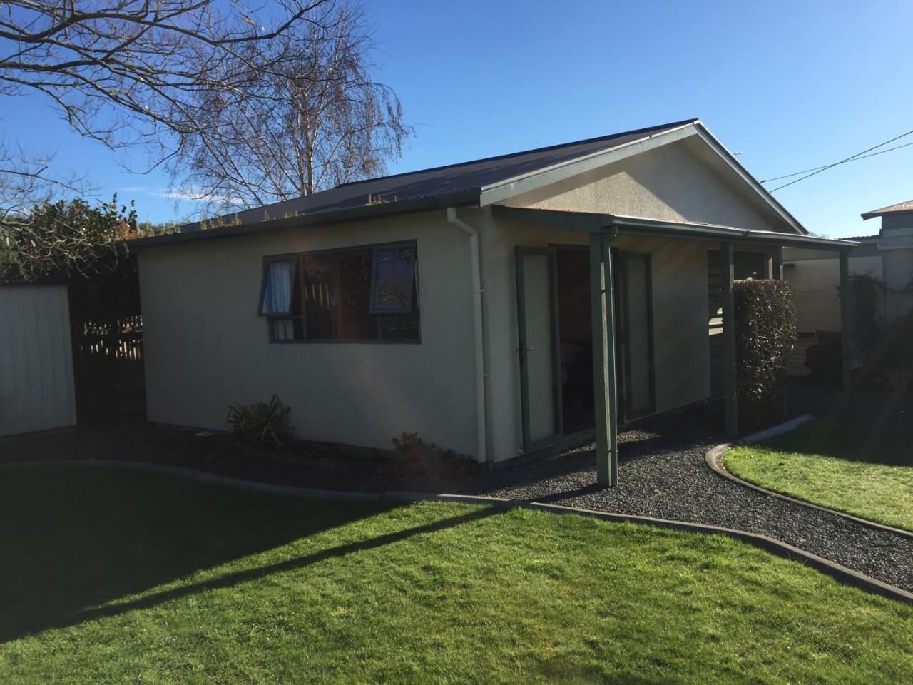 Cosy, Central Greytown Sleepout Экстерьер фото