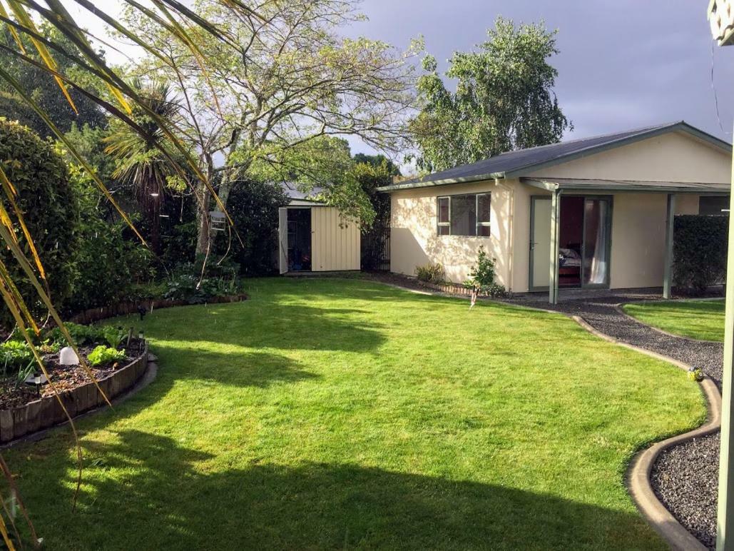 Cosy, Central Greytown Sleepout Экстерьер фото