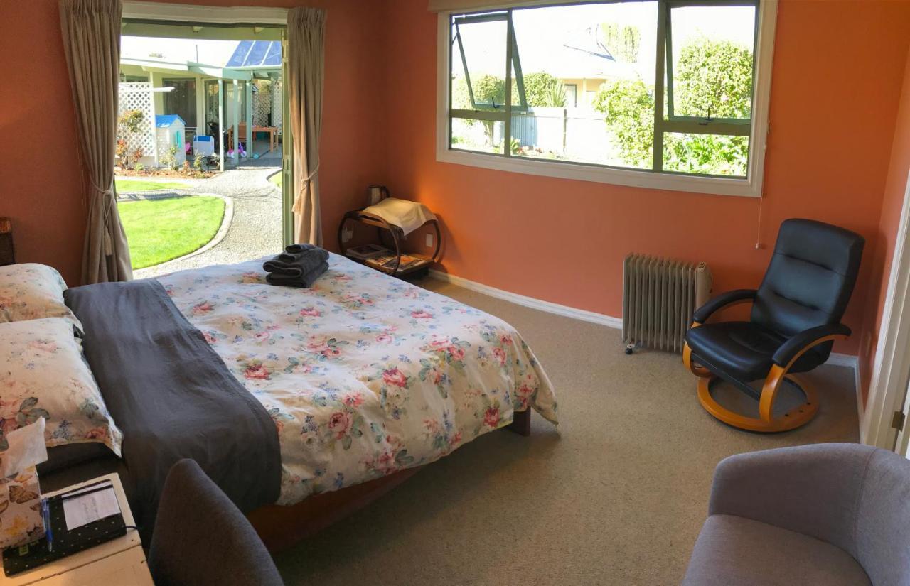 Cosy, Central Greytown Sleepout Экстерьер фото